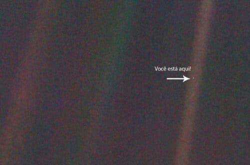 Imagem do planeta terra vista a 4 bilhões de quilômetros de distância, ao cruzar Saturno.