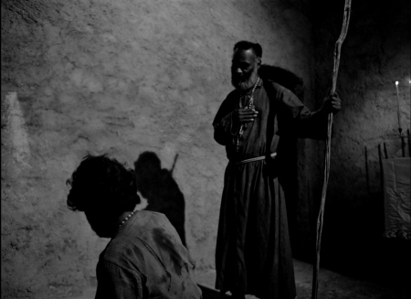 Frame do filme "Deus e o diabo na terra do sol", de Glauber Rocha